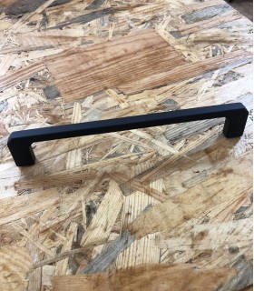 uchwyt-c-5825-rozstaw-160-czarny-mat-p61